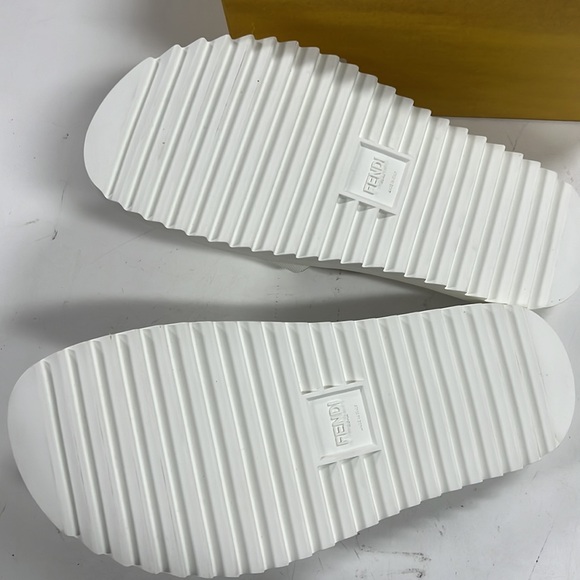 Fendi Embossed Logo White Slides men uk 6 usa 7 new in box - Picture 4 of 6